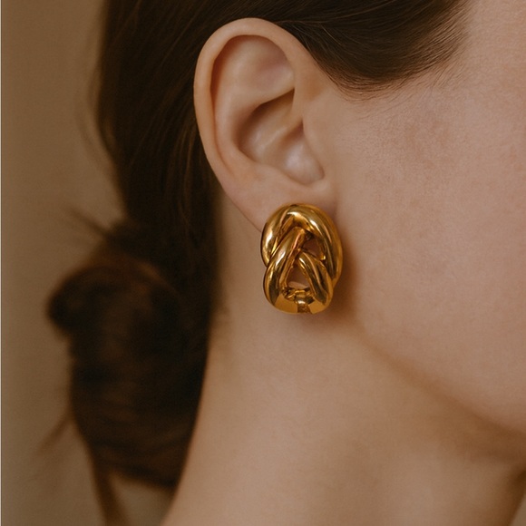 Dior Jewelry - Vintage Christian Dior gold-tone knot clip-on earrings